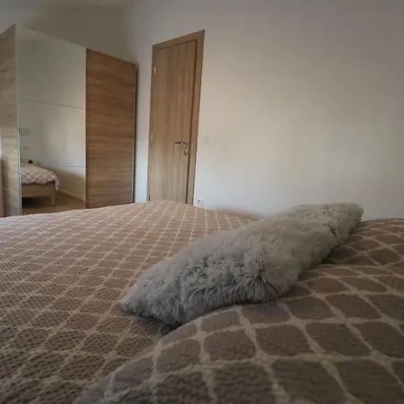 Ana Apartment Vrsi