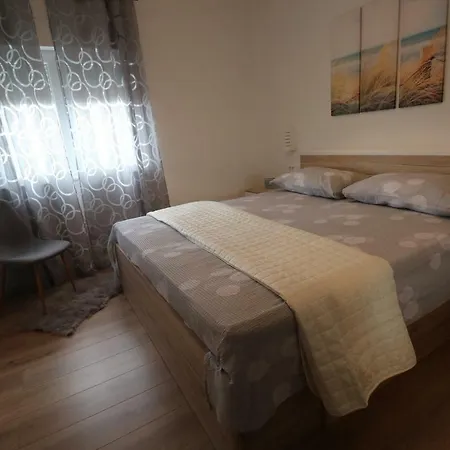 Apartment Ana *