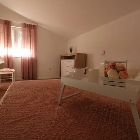Ana Apartment